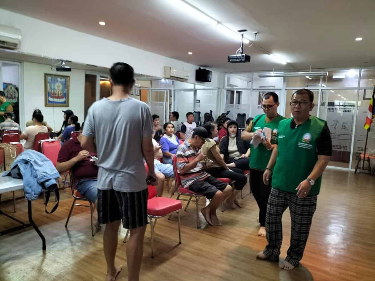 Relawan dan peserta kegiatan sosial di Indonesia.