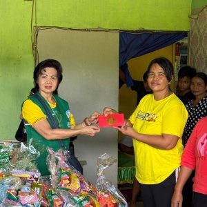 Penerimaan bantuan sembako dari Lotus Light Charity Society di Kalbar.